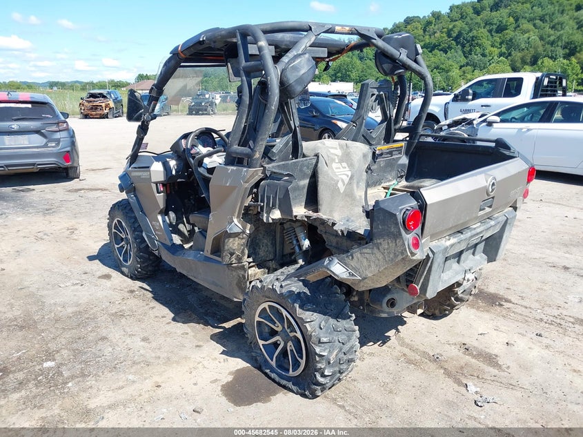 2015 CAN-AM COMMANDER auction photo 3