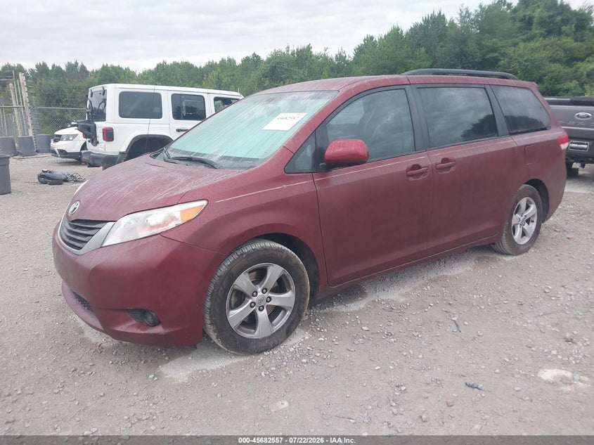 2011 TOYOTA SIENNA auction photo 2