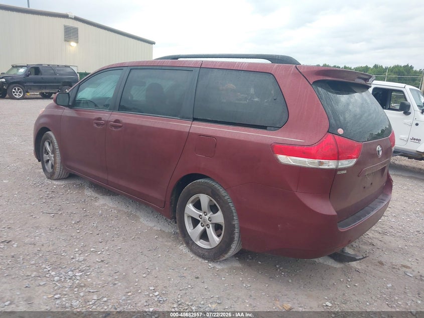 2011 TOYOTA SIENNA auction photo 3