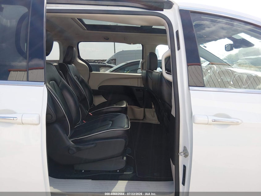 2023 CHRYSLER PACIFICA HYBRID auction photo 8