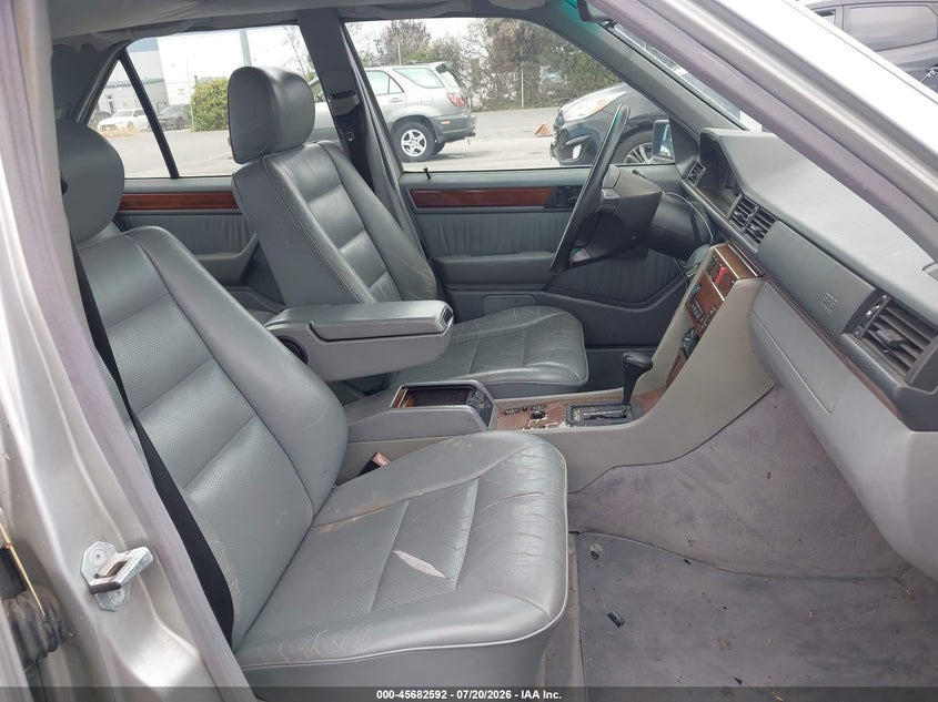 1994 MERCEDES-BENZ E auction photo 5