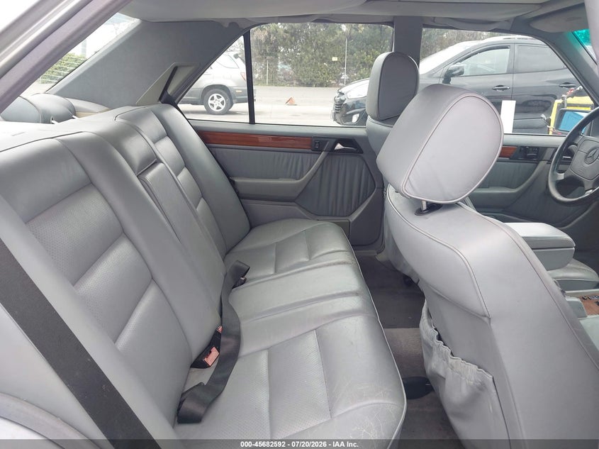 1994 MERCEDES-BENZ E auction photo 8