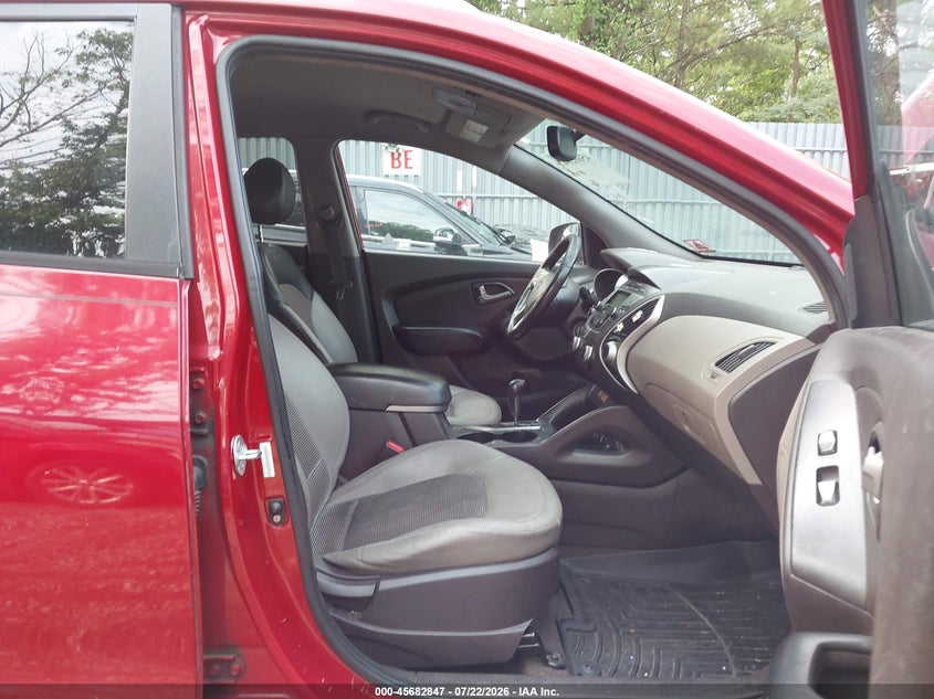 2011 Hyundai Tucson Gls VIN: KM8JU3AC7BU135261 Lot: 45682847