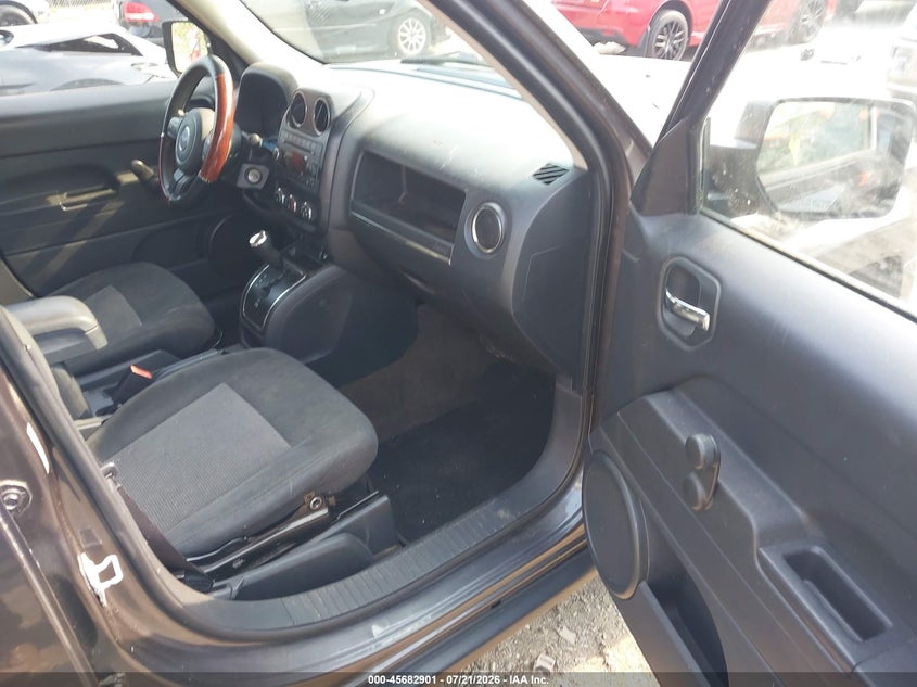 2014 JEEP PATRIOT auction photo 5