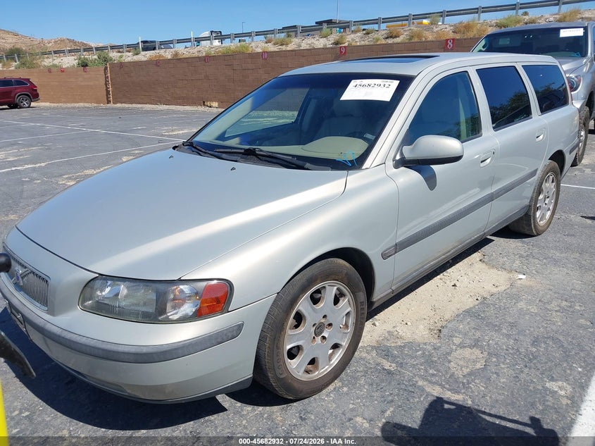2001 VOLVO V70 auction photo 2