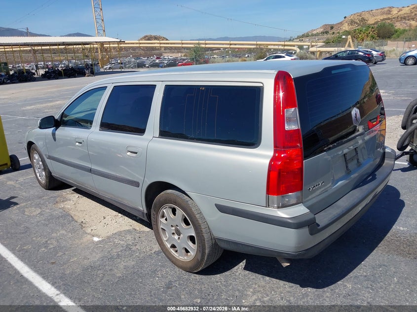 2001 VOLVO V70 auction photo 3