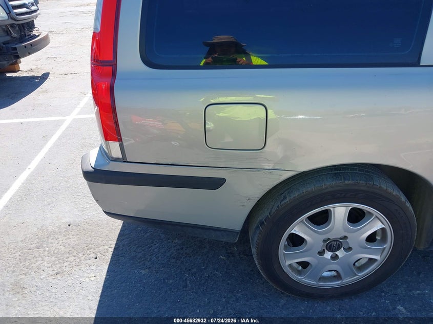 2001 VOLVO V70 auction photo 6