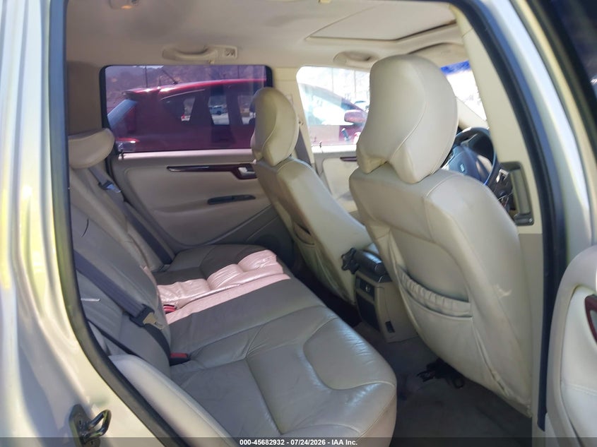 2001 VOLVO V70 auction photo 8