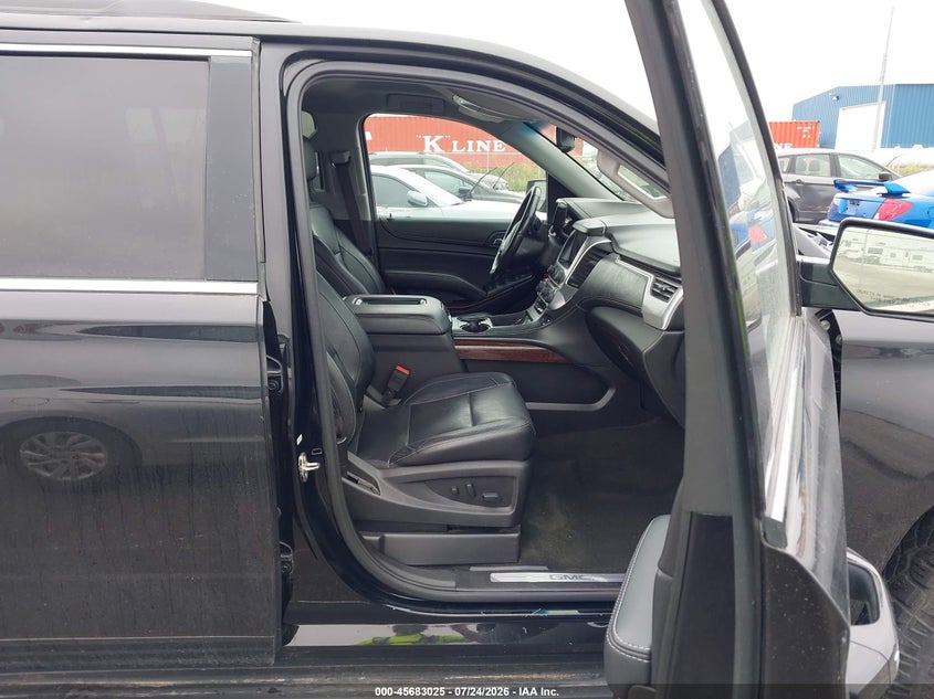 2017 GMC YUKON XL auction photo 5