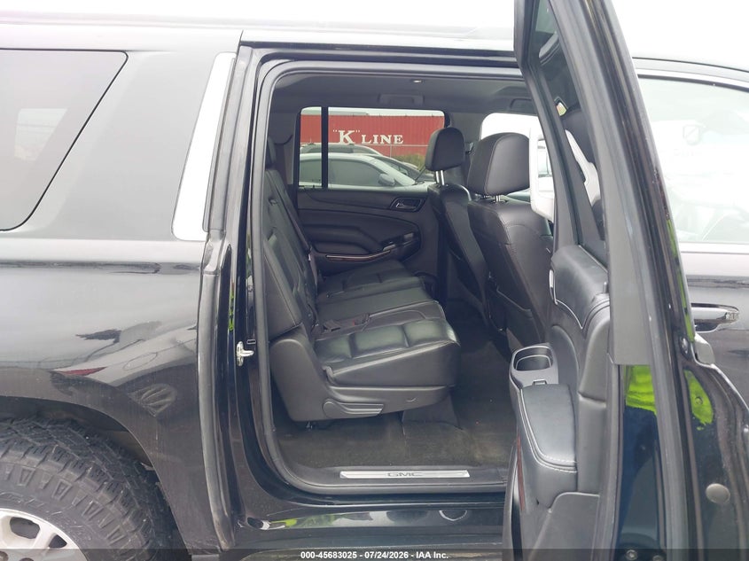 2017 GMC YUKON XL auction photo 8