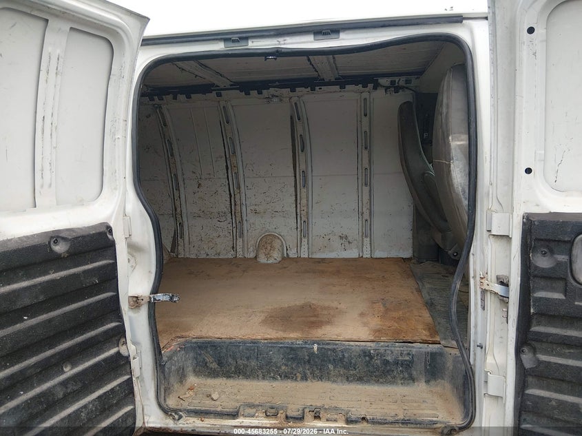 2010 GMC SAVANA 2500 auction photo 8
