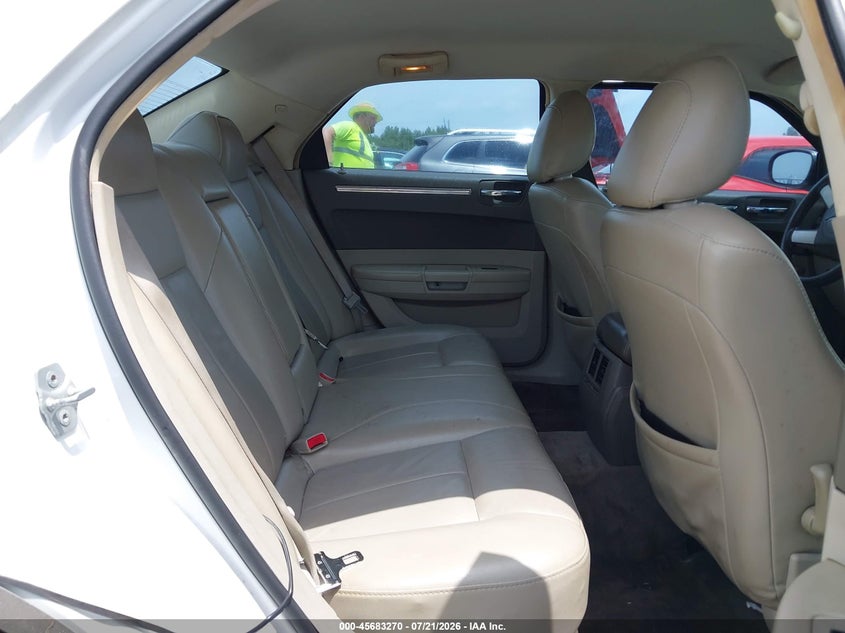 2010 CHRYSLER 300 auction photo 8