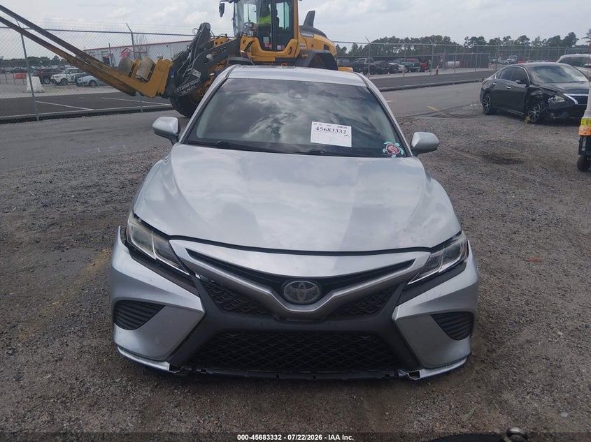 TOYOTA CAMRY - zdjęcie 13