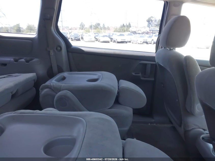 2009 TOYOTA SIENNA auction photo 8
