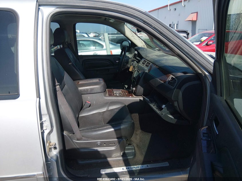 2012 GMC YUKON XL 1500 auction photo 5