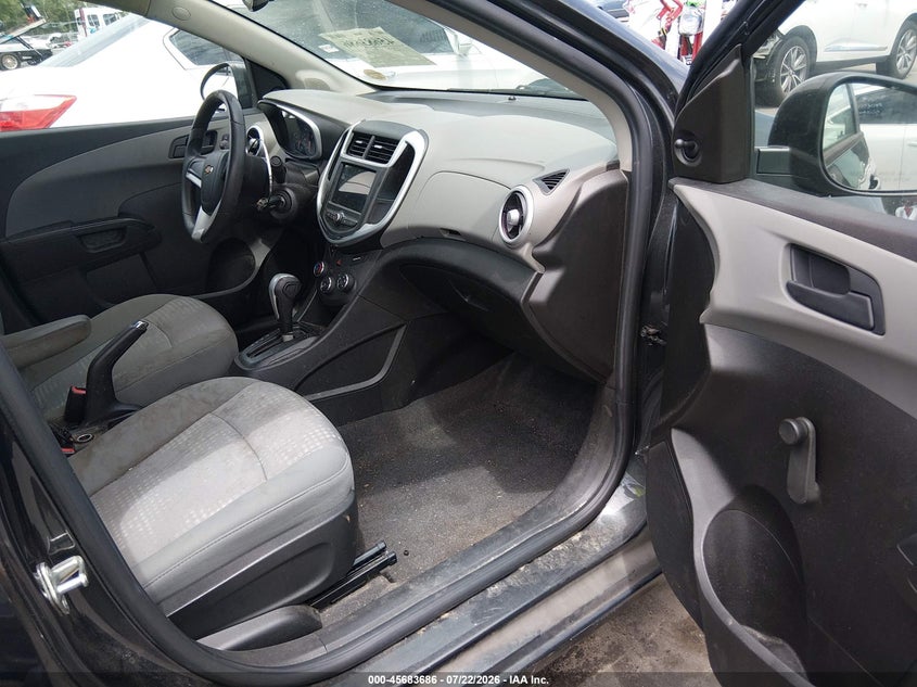 2019 CHEVROLET SONIC auction photo 5