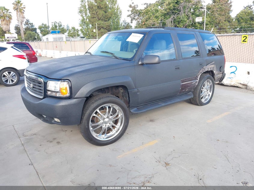 2000 CADILLAC ESCALADE auction photo 2