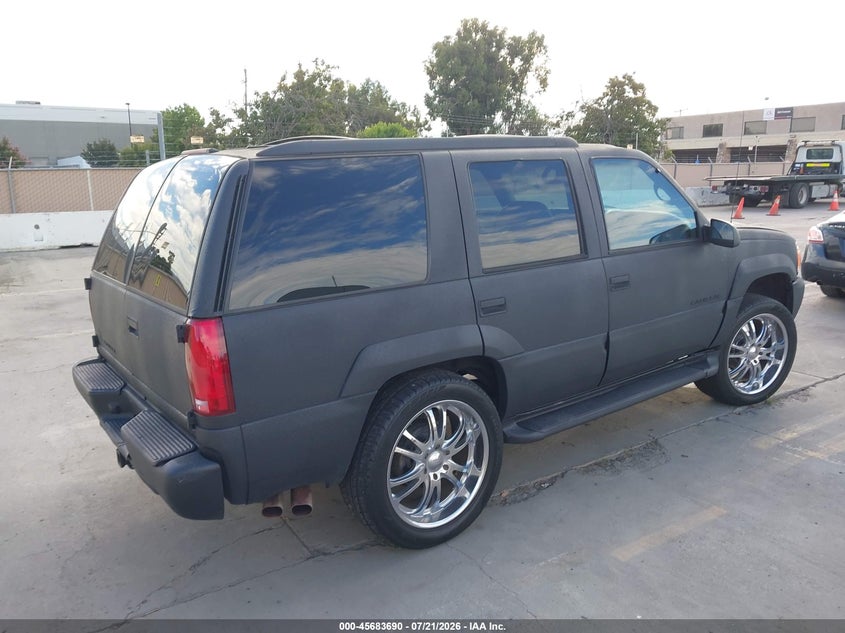 2000 CADILLAC ESCALADE auction photo 4