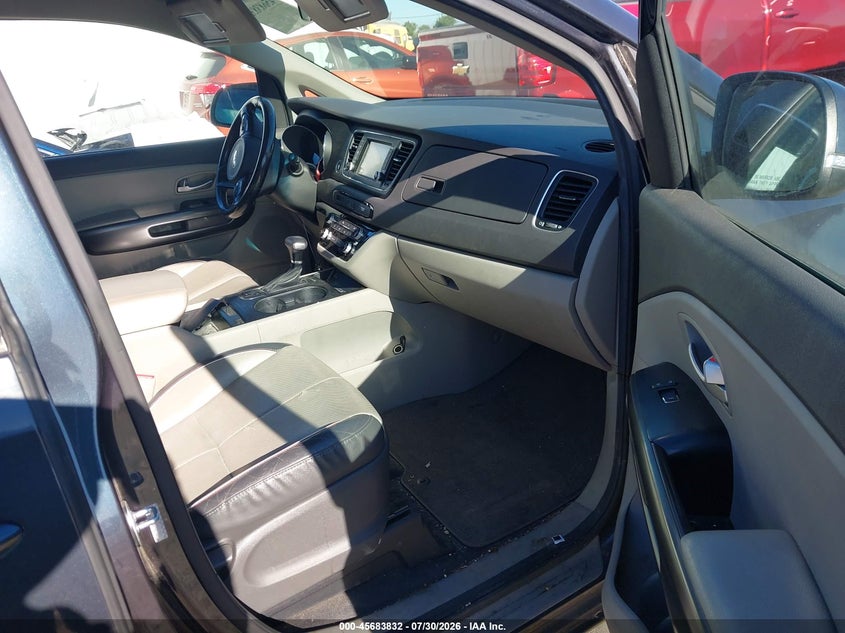 2017 KIA SEDONA auction photo 5