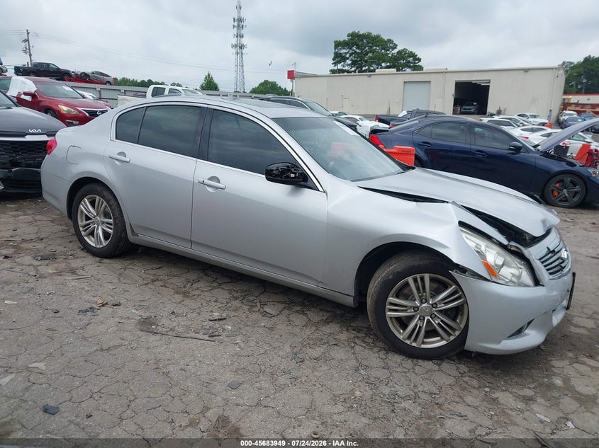 2013 INFINITI G37X — zdjęcie z aukcji