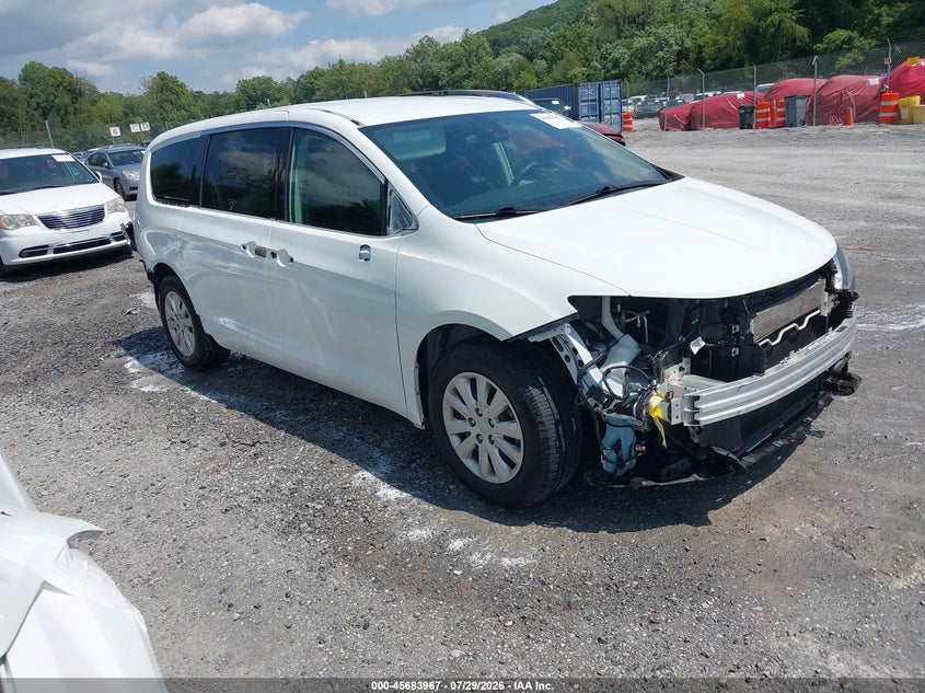 2020 CHRYSLER VOYAGER auction photo 1