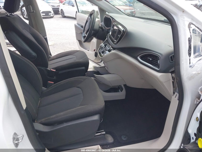 2020 CHRYSLER VOYAGER auction photo 5
