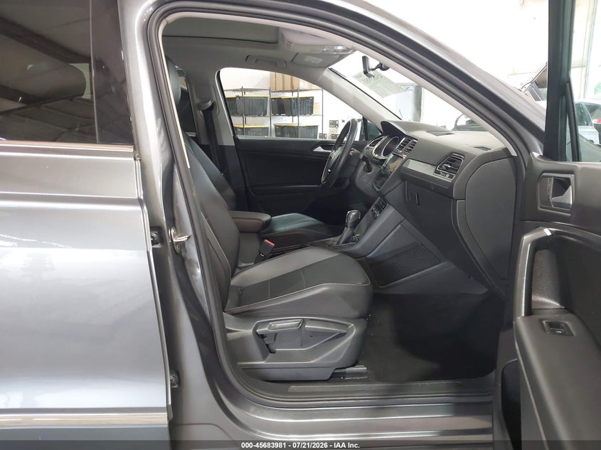 2021 VOLKSWAGEN TIGUAN auction photo 5