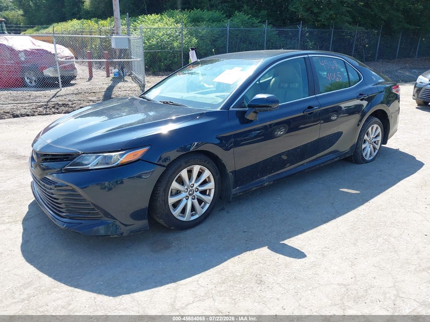 2018 Toyota Camry Le 4T1B11HK5JU531265 photo 1