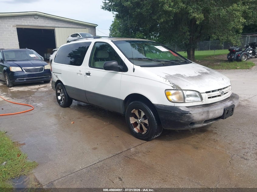 1999 Toyota Sienna Le