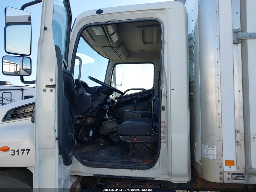 2013 HINO 258/268 auction photo 6
