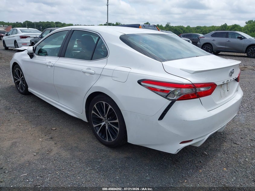 2018 TOYOTA CAMRY auction photo 3
