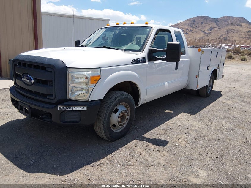 2015 FORD F-350 CHASSIS auction photo 2