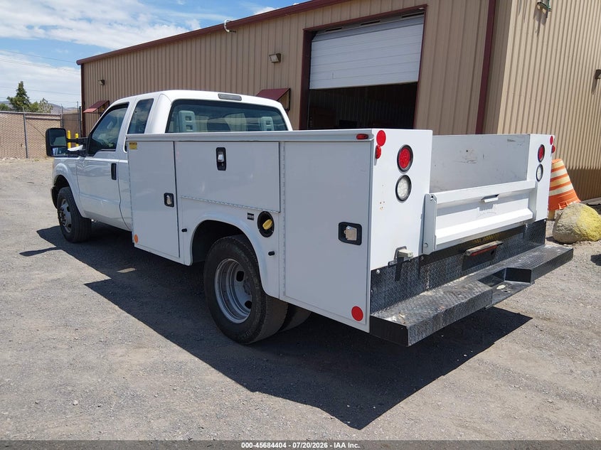 2015 FORD F-350 CHASSIS auction photo 3