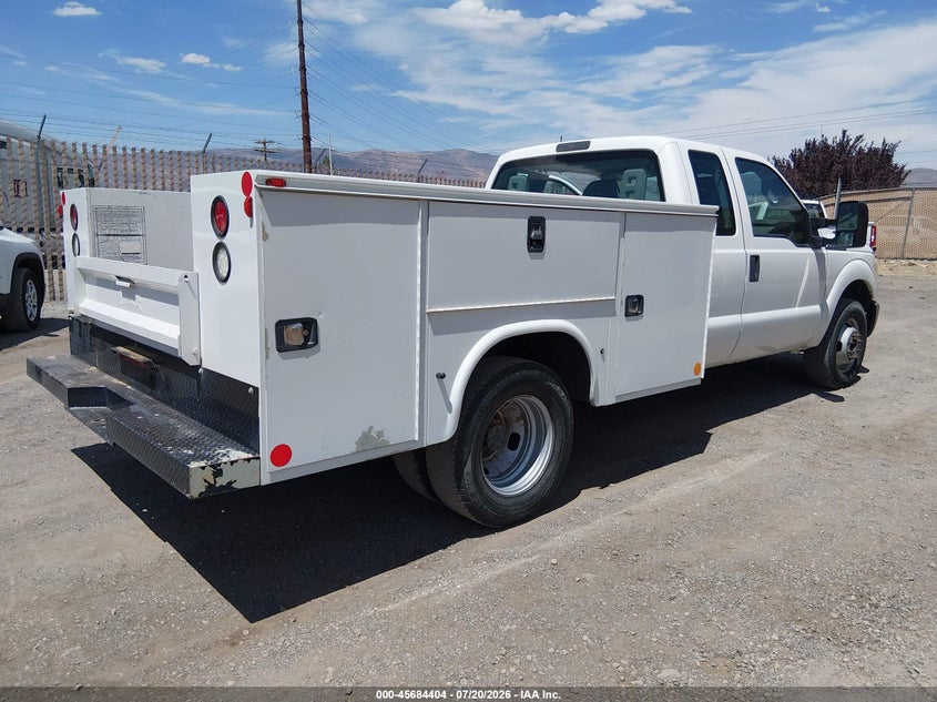 2015 FORD F-350 CHASSIS auction photo 4