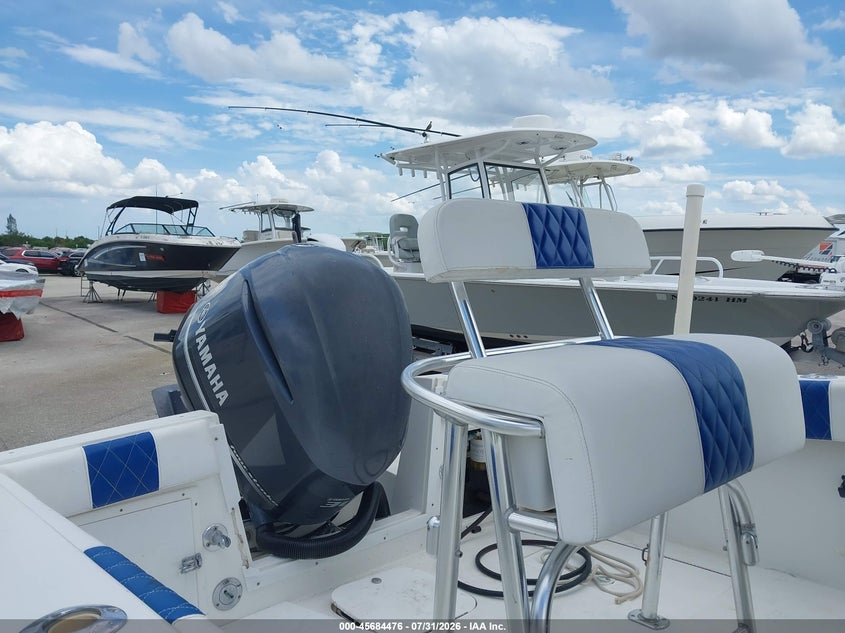 1998 CONTENDER 21' auction photo 5
