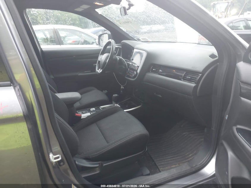 2018 Mitsubishi Outlander Le VIN: JA4AZ3A35JZ065261 Lot: 45684618