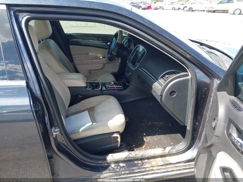 2018 CHRYSLER 300 auction photo 5