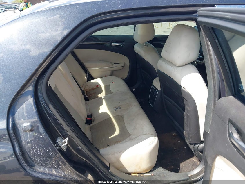 2018 CHRYSLER 300 auction photo 8