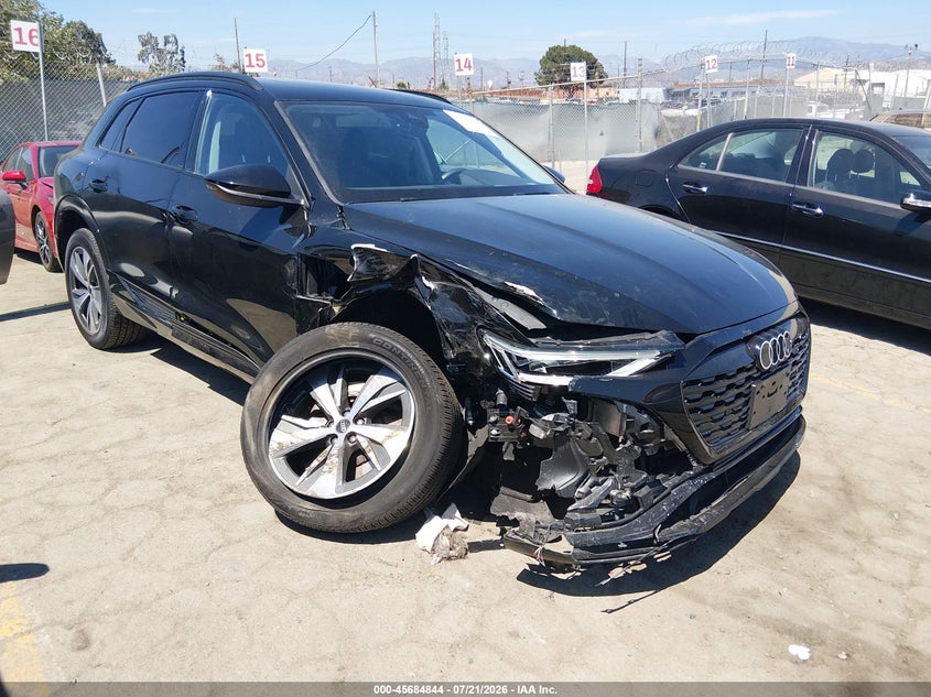 Vin: wa14aage6rb036650, lot: 46183453, audi q8 e-tron premium quattro 2024 img_1