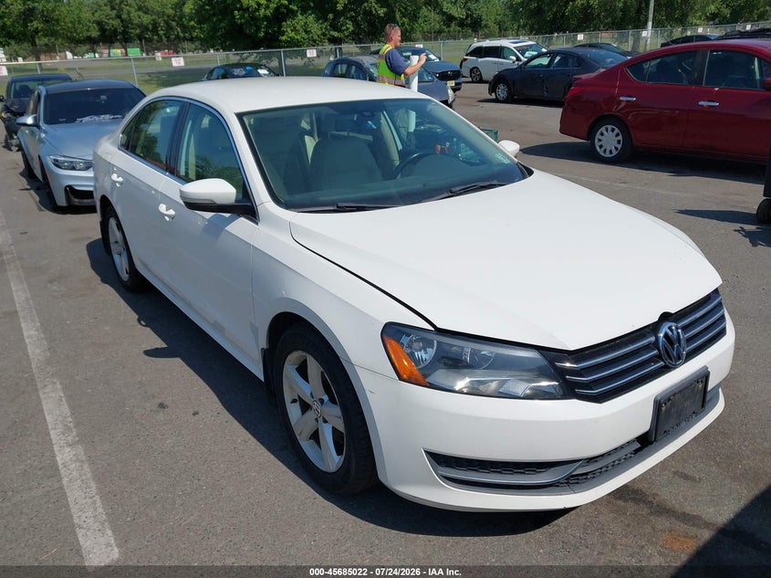 2015 VOLKSWAGEN PASSAT auction photo 1