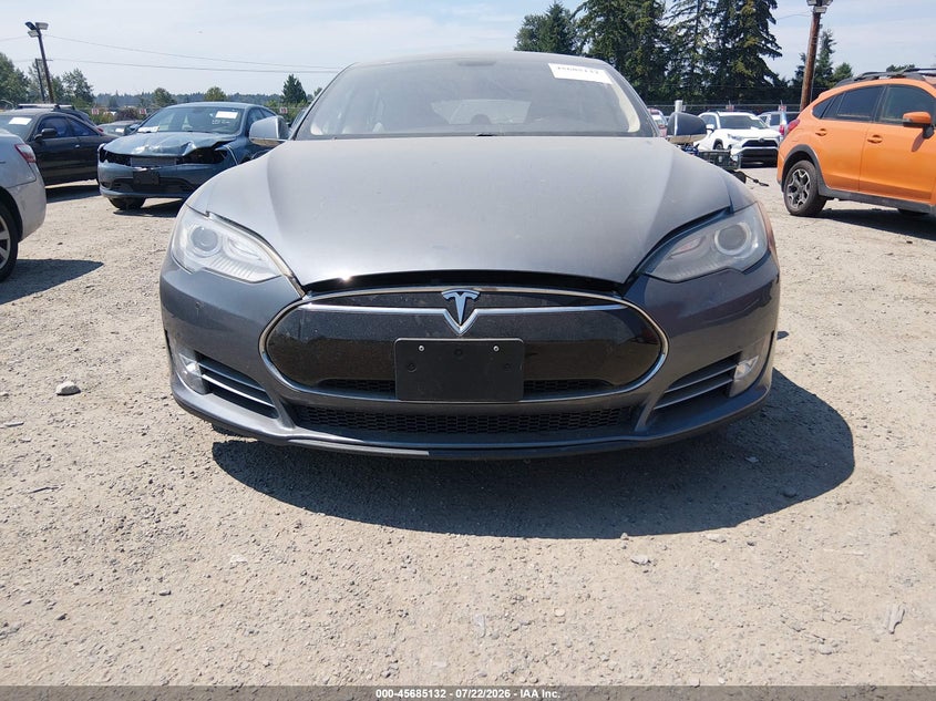 2014 Tesla Model S P85 VIN: 5YJSA1H15EFP32710 Lot: 45685132
