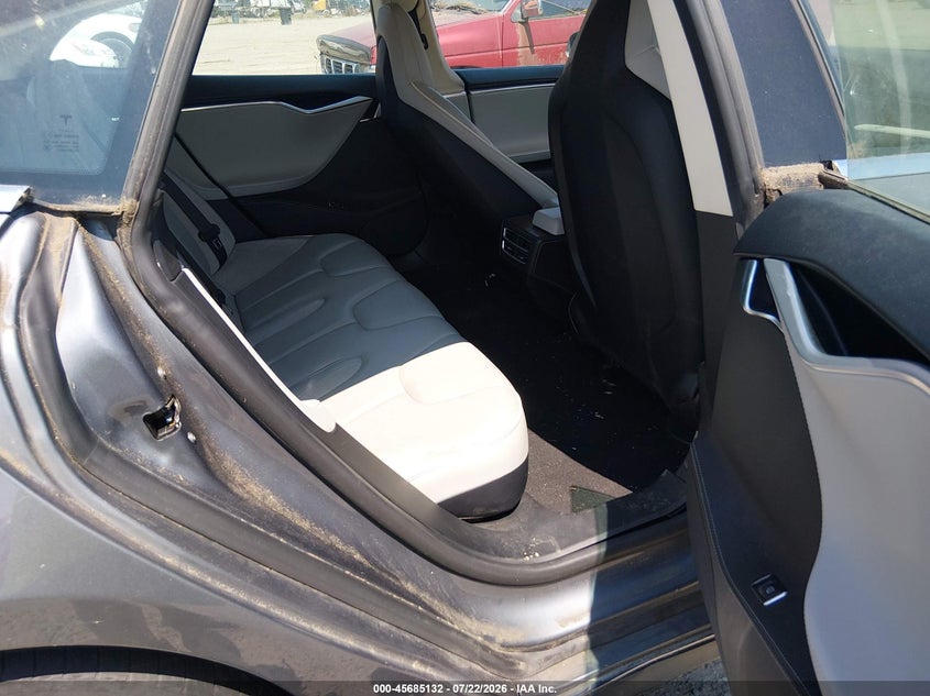 2014 Tesla Model S P85 VIN: 5YJSA1H15EFP32710 Lot: 45685132