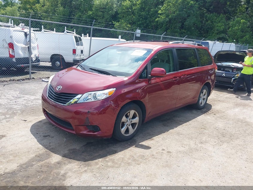 2012 Toyota Sienna, Left Front, IAAI, VIN 5TDKK3DCXCS271013 — photo 2