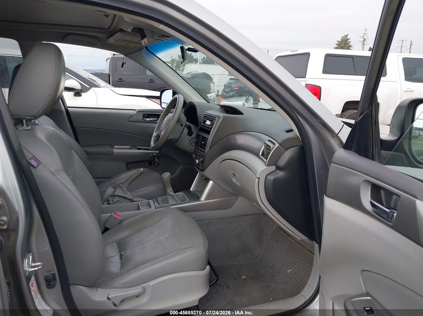 2010 SUBARU FORESTER auction photo 5