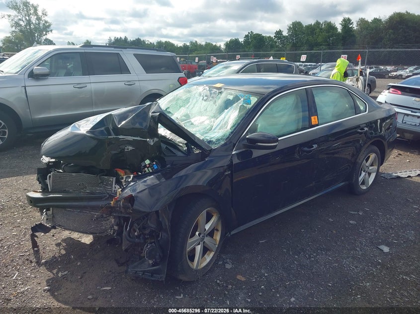 2015 Volkswagen Passat, Front End, IAAI, VIN 1VWAT7A37FC105216 — photo 2