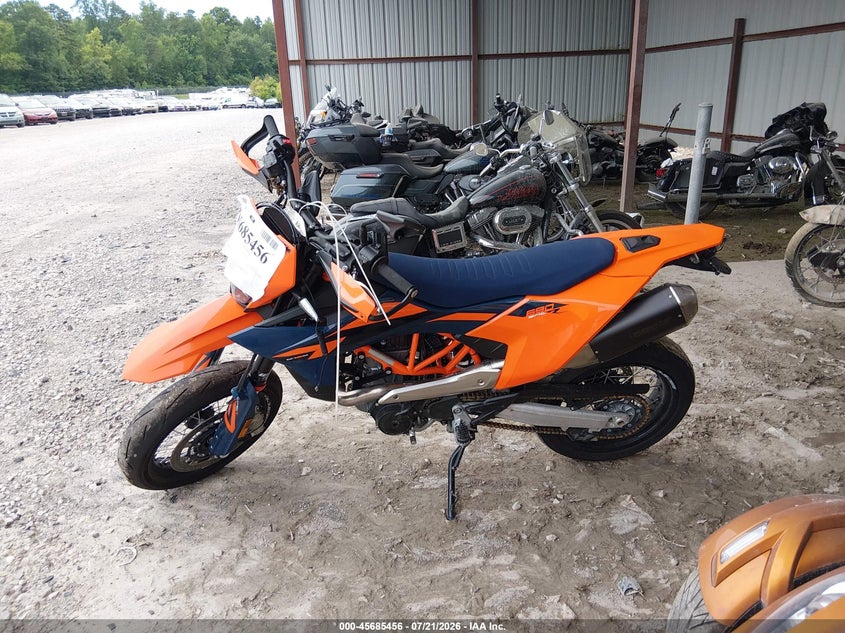 2026 Ktm 690 Smc (Canada) VIN: VBKLSX407TM786255 Lot: 45685456