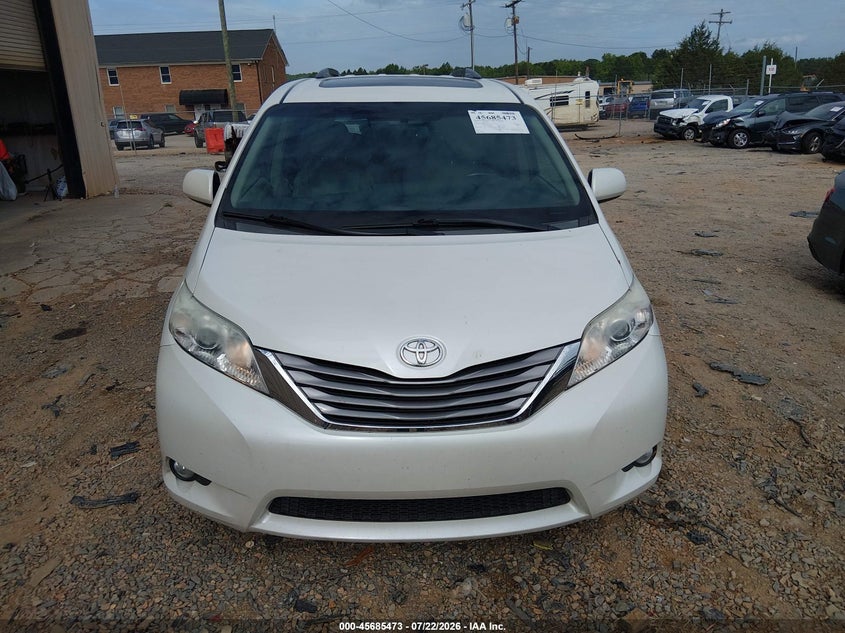 TOYOTA SIENNA - zdjęcie 12