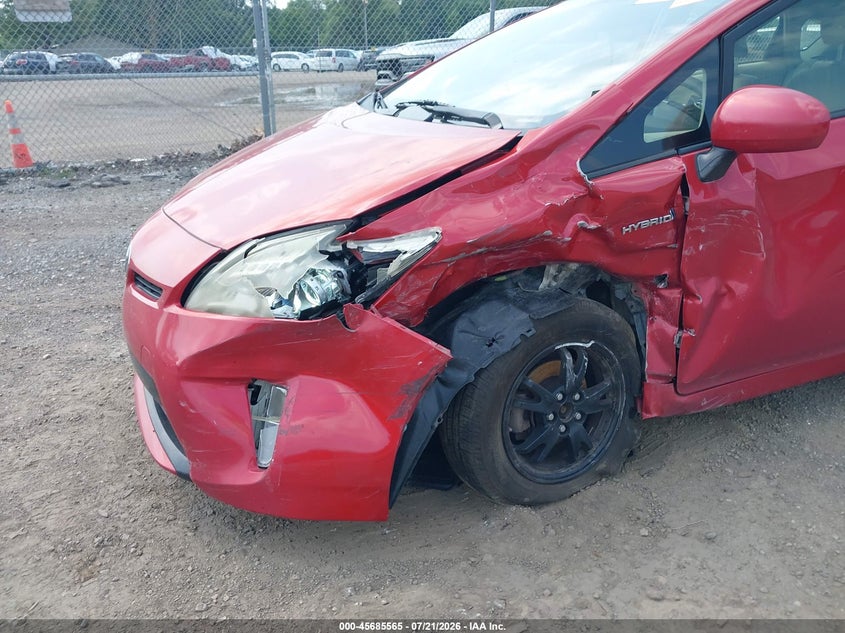 2013 TOYOTA PRIUS auction photo 6