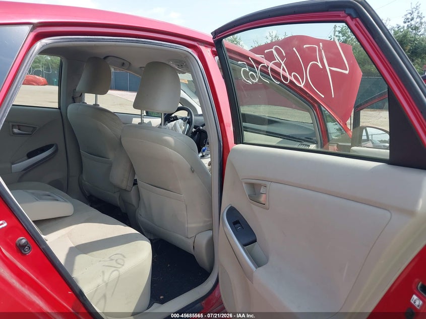 2013 TOYOTA PRIUS auction photo 8