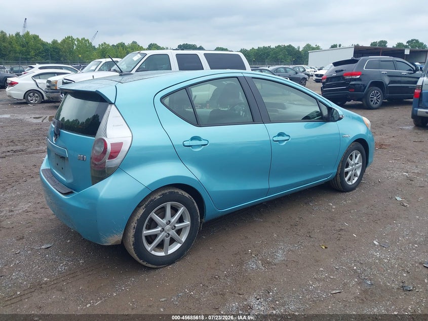2013 TOYOTA PRIUS C auction photo 4